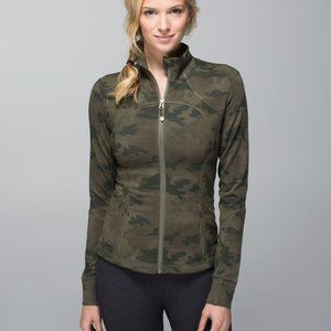 EUC Lululemon Rare Forme Zip Jacket Savasana 20m Green Fatigue Camo Print Size 4